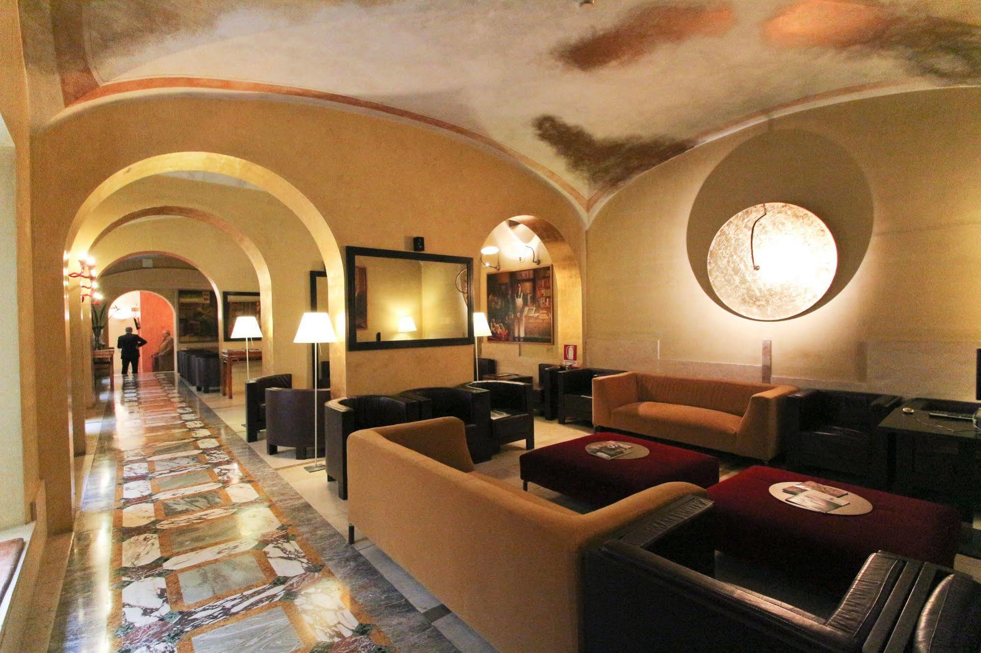Empire Hotel 4*