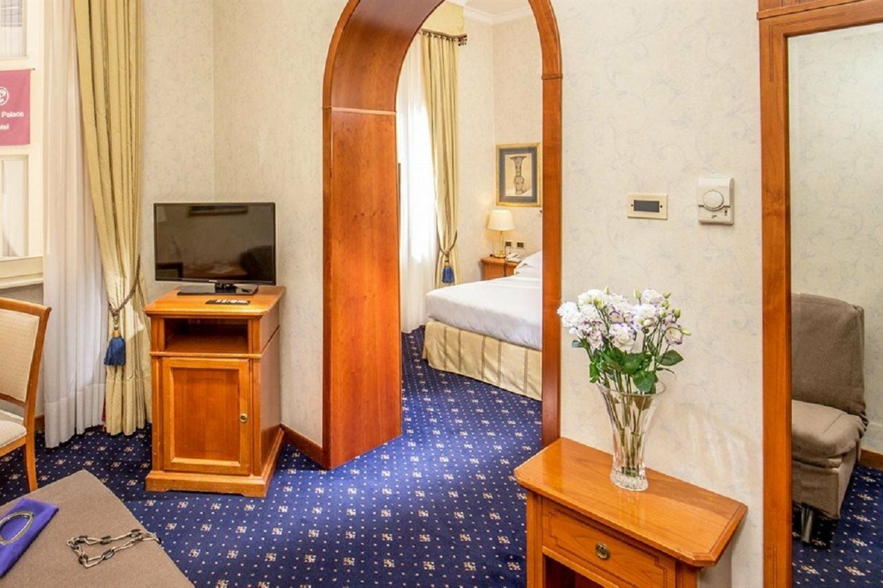 Empire Hotel